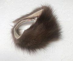 меховой треугольник "орех" (д: 18-22 см, ш: 0,3-5 см) , мех