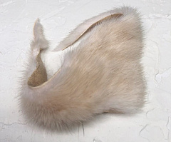 меховой треугольник "жемчужный" (д: 18-22 см, ш: 0,3-5 см) , мех